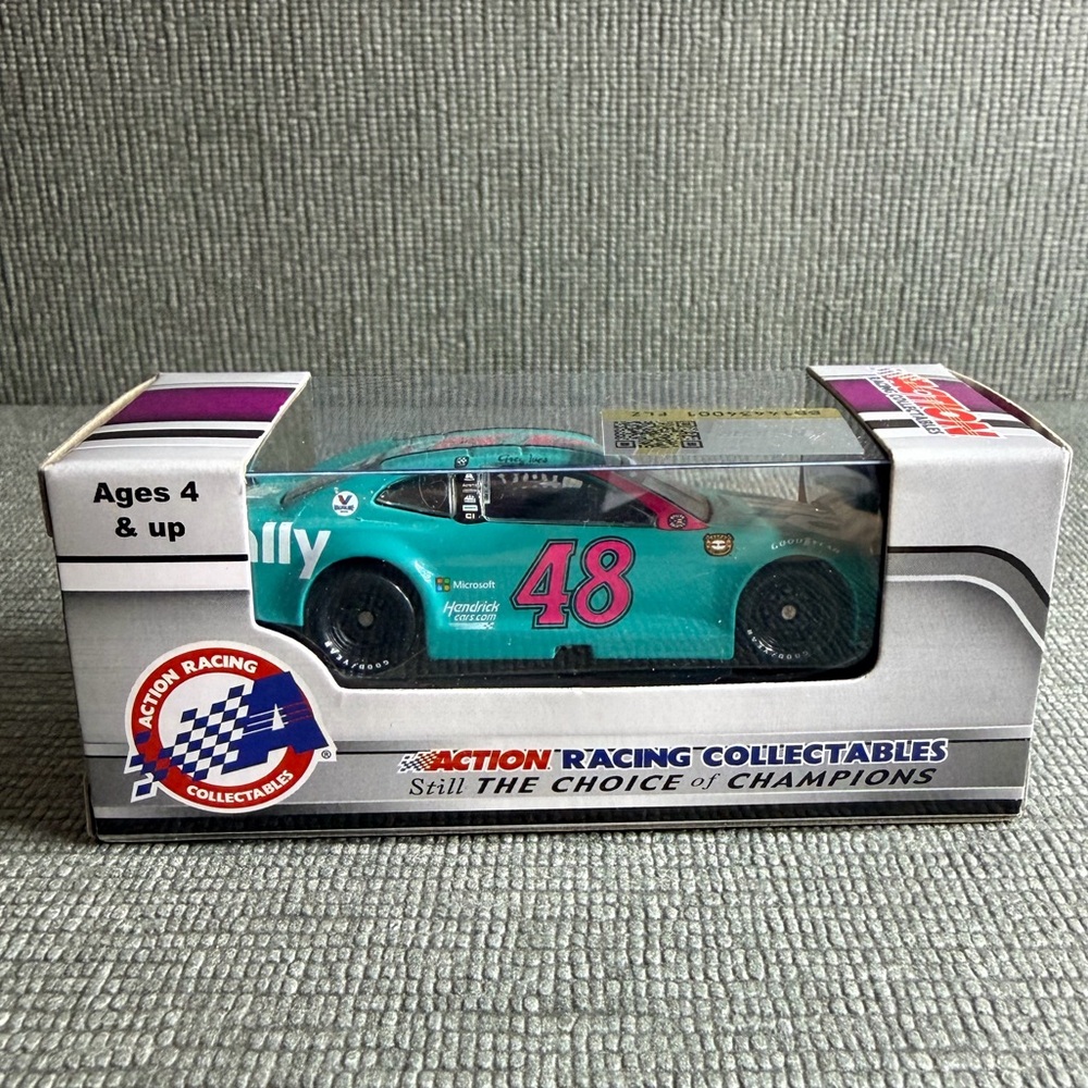 NASCAR Alex Bowman - Picture 2 of 5